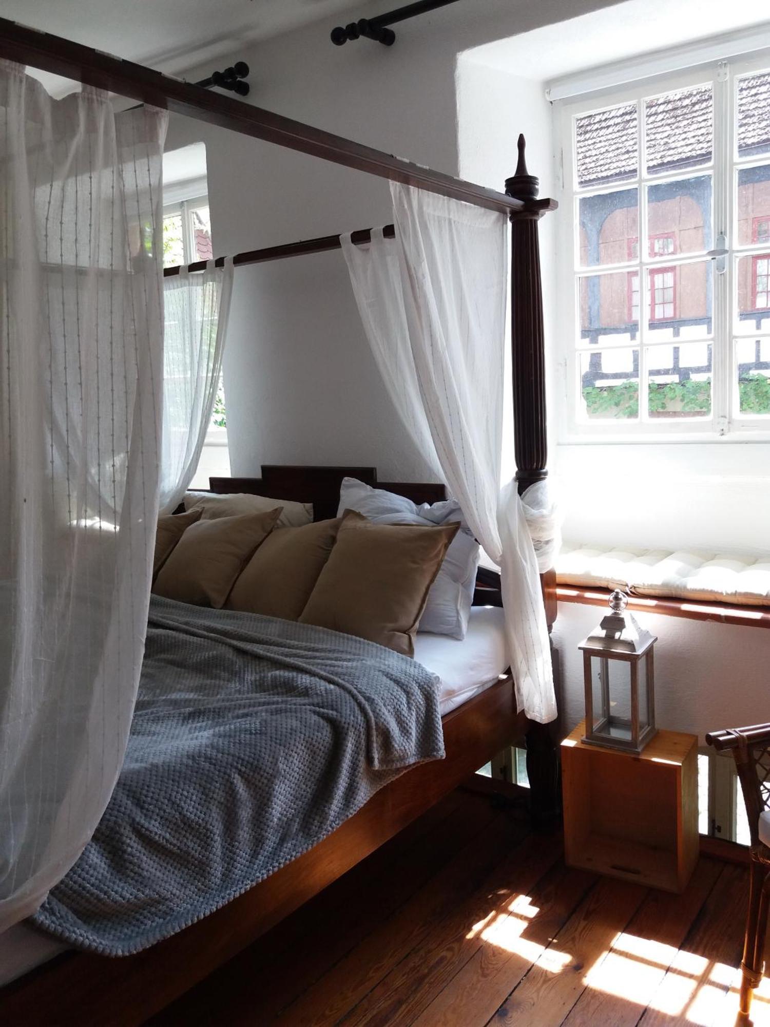 Apartment Historischer Adelshof Am Marktplatz, Atelier 70 M² Weinheim